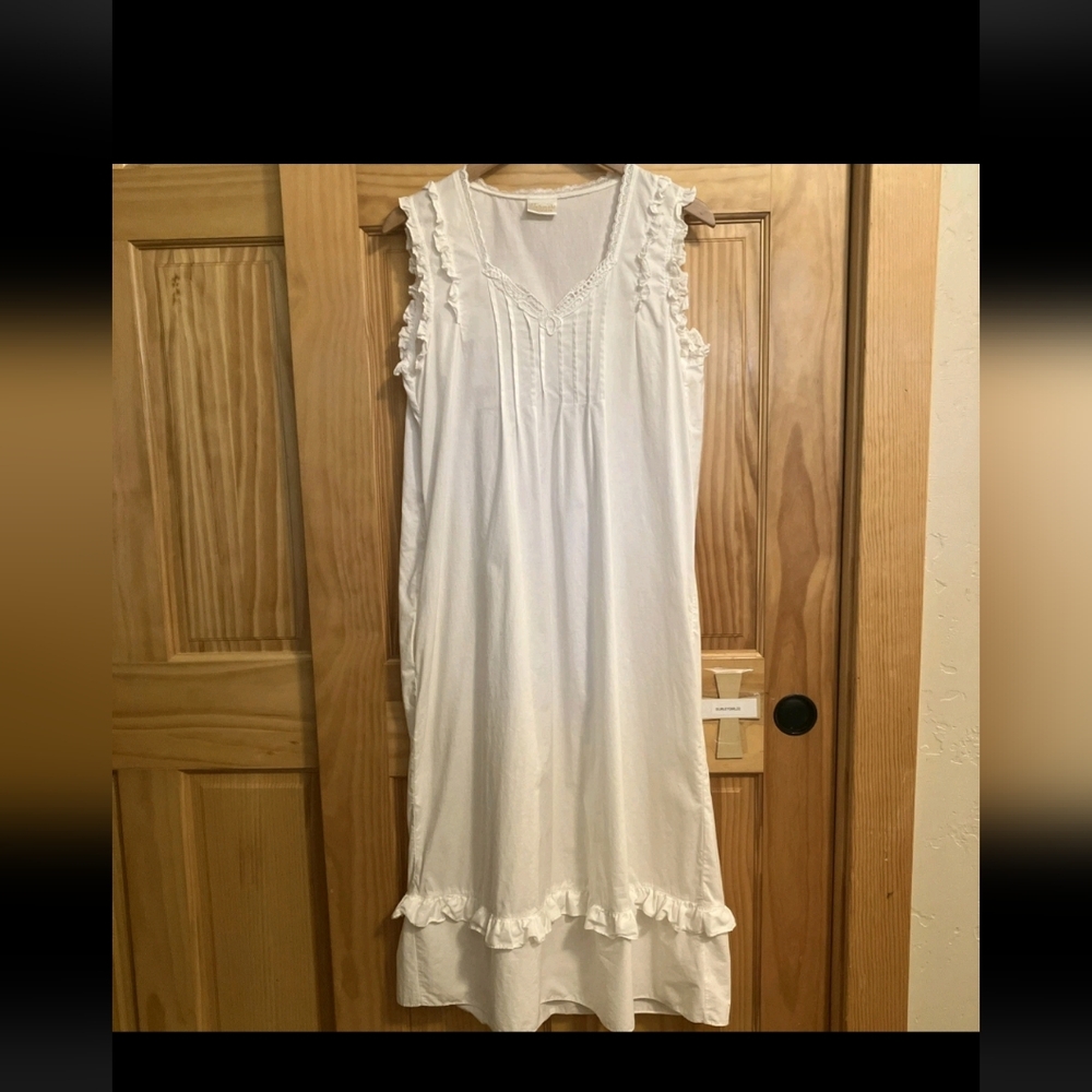 Vintage White Ruffled Sleeveless Dress